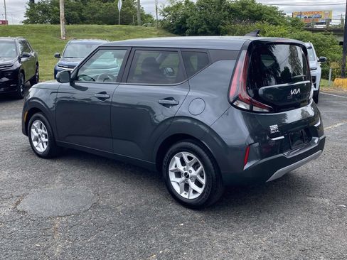 Used 2023 Kia Soul LX w/ Option Group 015 FWD image 4