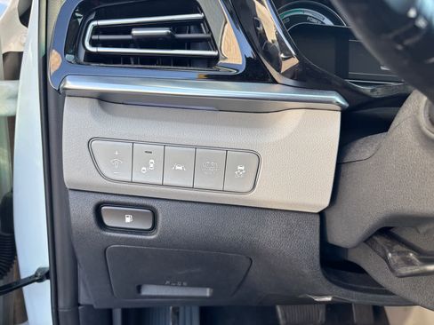 Used 2022 Kia Niro LXS image 19