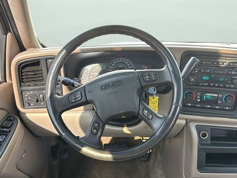 Used 2004 GMC Yukon XL SLT w/ Preferred Equipment Group image 17
