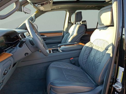 Certified 2024 Jeep Grand Wagoneer Series III w/ Rear Seat Video Group 1 image 9