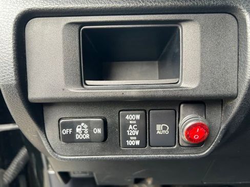 Used 2018 Toyota Tacoma TRD Sport AWD/4WD image 15