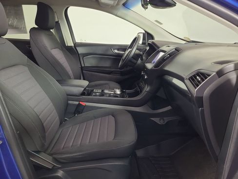 Used 2020 Ford Edge SE image 21