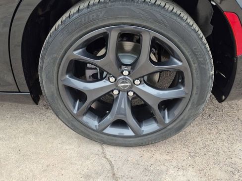 Used 2020 Chrysler 300 Touring w/ Sport Appearance Package image 10