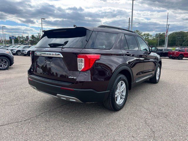 Used 2023 Ford Explorer XLT w/ Equipment Group 202A AWD/4WD image 4