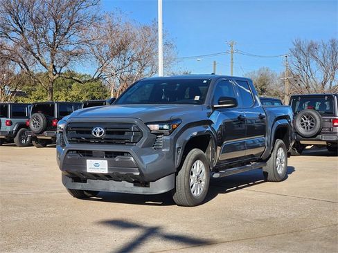 Used 2025 Toyota Tacoma SR image 3