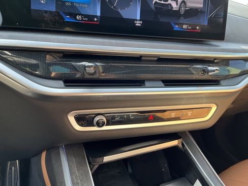 Used 2023 BMW X7 xDrive40i w/ M Sport Package AWD/4WD image 26