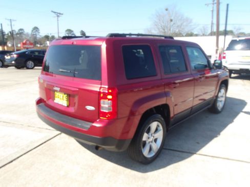 Used 2014 Jeep Patriot Latitude image 11
