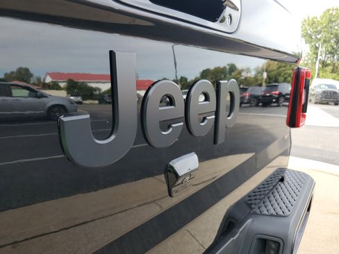 Used 2022 Jeep Gladiator Overland image 27