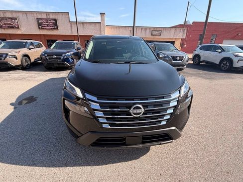 Certified 2025 Nissan Rogue SV FWD image 11