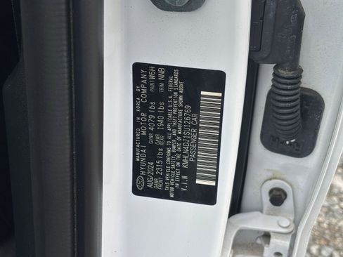 Used 2025 Hyundai Elantra Limited image 24