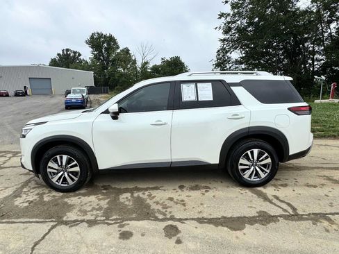 Used 2023 Nissan Pathfinder SL AWD/4WD image 8