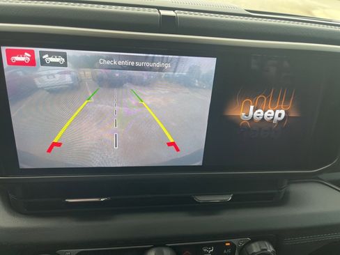 Used 2024 Jeep Wrangler Unlimited Rubicon w/ Technology Group image 16