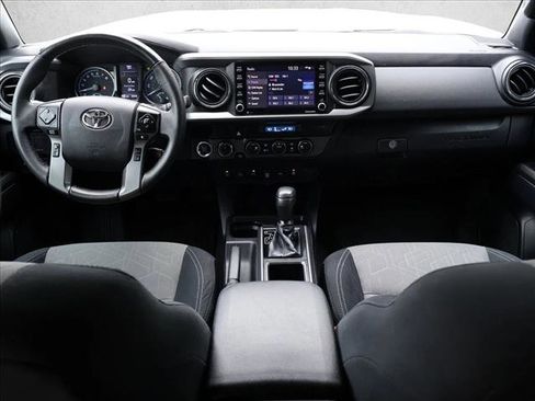 Used 2021 Toyota Tacoma TRD Off-Road w/ Technology Package AWD/4WD image 19