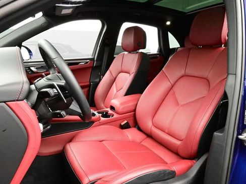 Certified 2025 Porsche Macan S AWD/4WD image 5