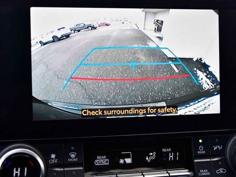 Certified 2023 Toyota Highlander XLE image 23