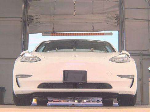 Used 2023 Tesla Model 3 Performance image 11