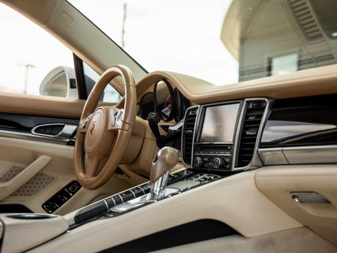 Used 2016 Porsche Panamera Edition image 46