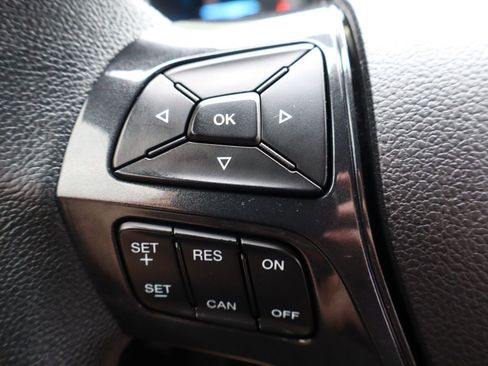 Used 2018 Ford Explorer XLT AWD/4WD image 31