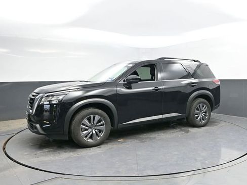 Used 2025 Nissan Pathfinder SV FWD image 9