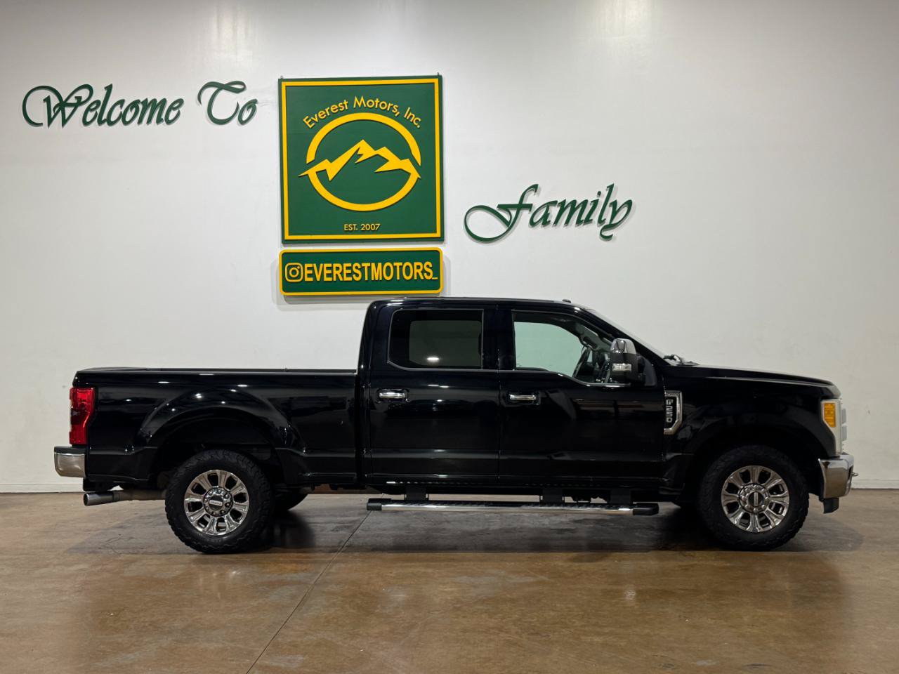 Used 2017 Ford F250 Lariat w/ Chrome Package RWD image 2
