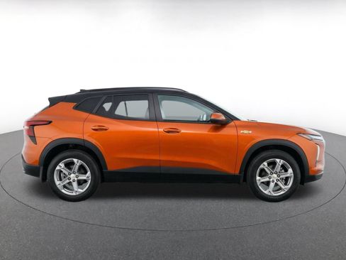 Used 2025 Chevrolet Blazer LT FWD image 10
