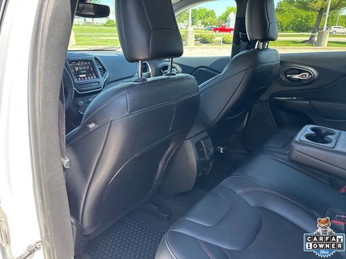 Used 2022 Jeep Cherokee Trailhawk w/ Comfort/Convenience Group AWD/4WD image 37