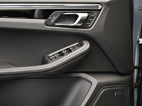 Certified 2026 Porsche Macan AWD/4WD image 35