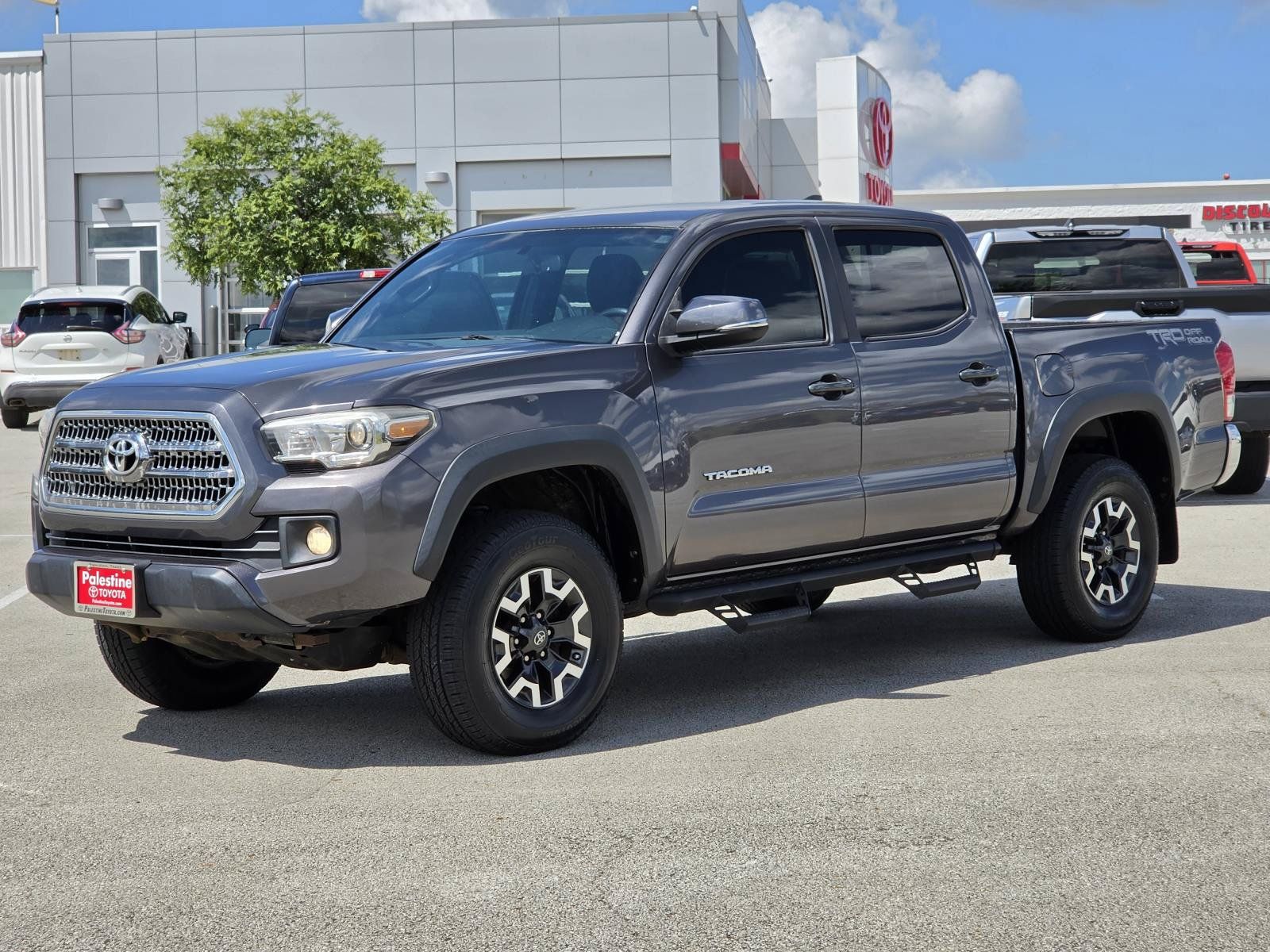 Used 2017 Toyota Tacoma TRD Off-Road w/ Tow Package RWD image 3