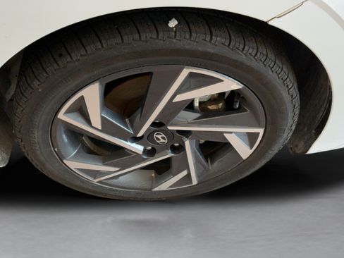 Used 2024 Hyundai Elantra Limited FWD image 45
