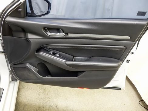 Used 2021 Nissan Altima 2.5 Platinum image 27