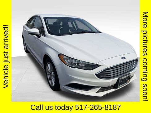 Used 2017 Ford Fusion SE image 1