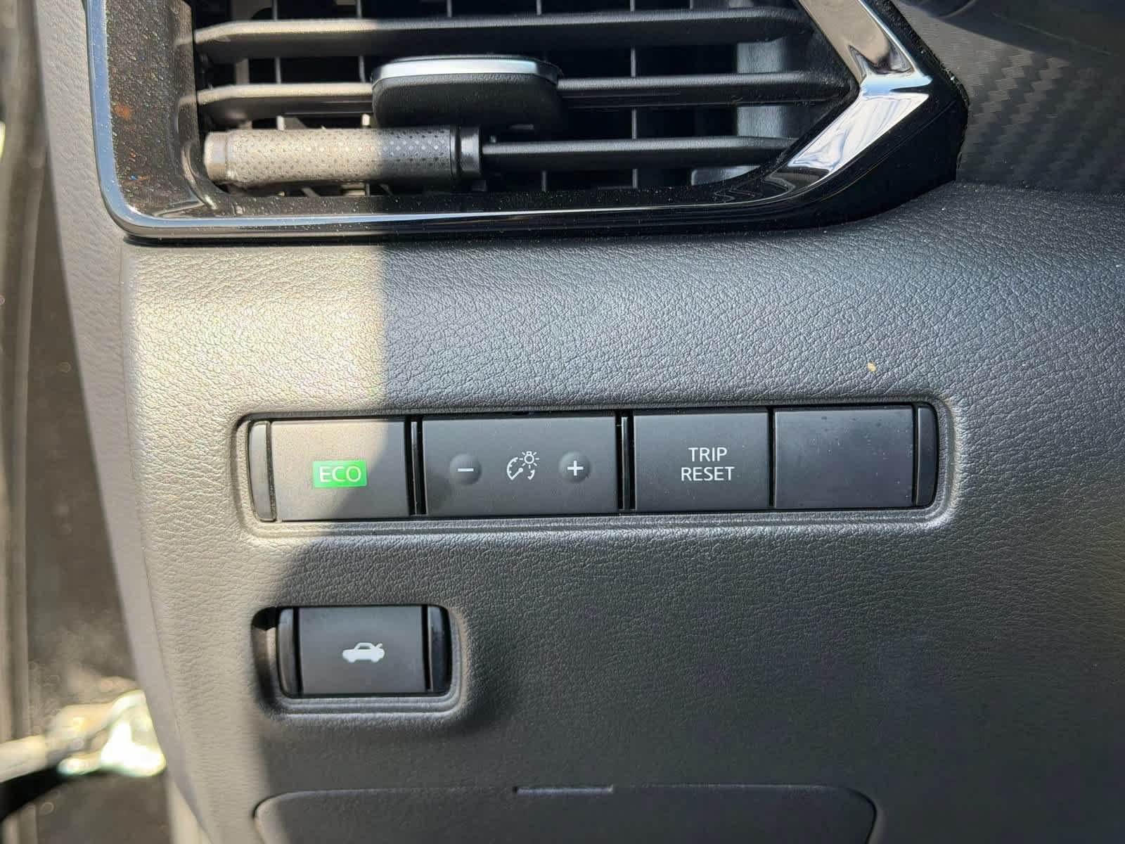 Used 2024 Nissan Sentra SV FWD image 17