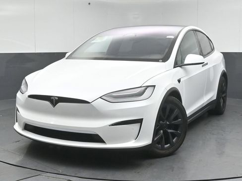 Used 2022 Tesla Model X image 3