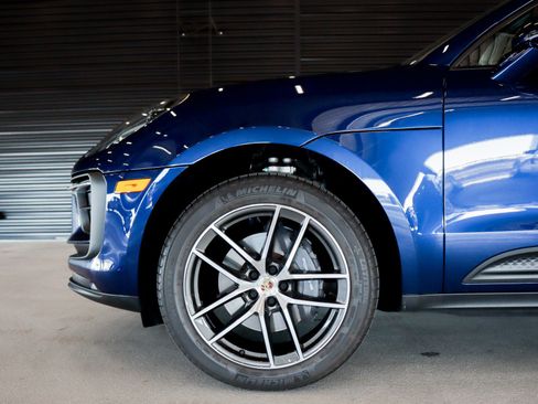 Used 2025 Porsche Macan image 19
