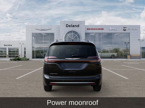 New 2026 Chrysler Pacifica Pinnacle image 9