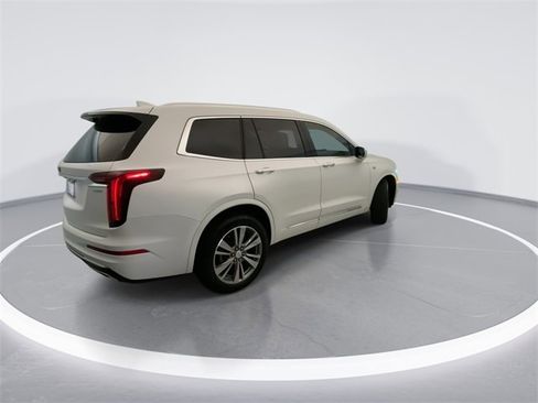 Used 2021 Cadillac XT6 Premium Luxury image 4