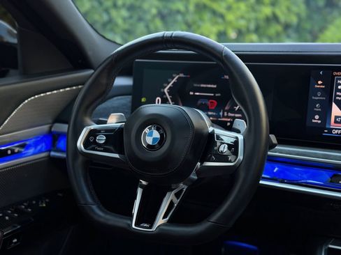 Used 2025 BMW 760i xDrive w/ Premium Package image 30