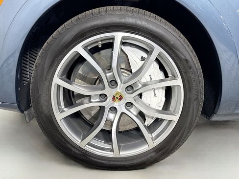 Used 2019 Porsche Cayenne Turbo image 36