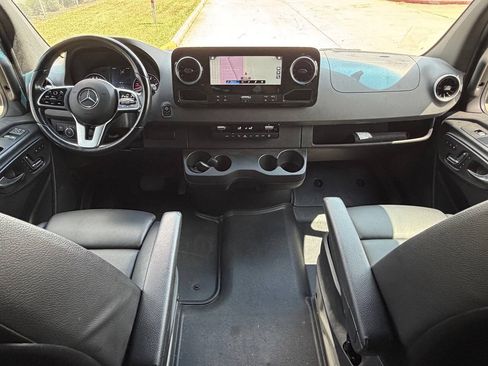 Used 2024 Mercedes-Benz Sprinter 2500 image 5