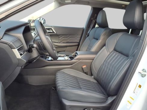 New 2025 Mitsubishi Outlander SEL image 13