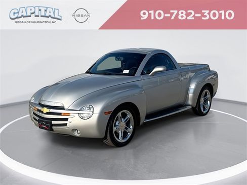 Used 2005 Chevrolet SSR w/ Preferred Equipment Group image 1