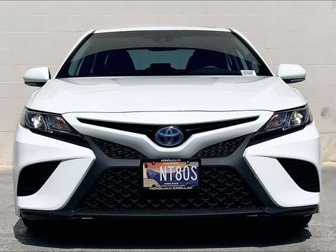 Used 2020 Toyota Camry SE w/ Sunroof Package FWD image 6