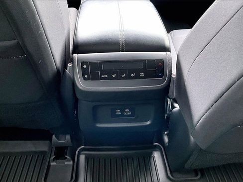 Used 2022 Nissan Pathfinder SV image 14