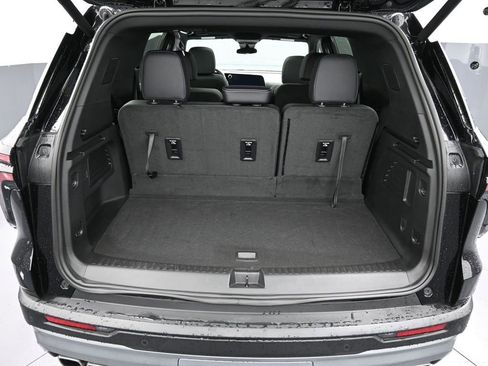 Certified 2025 Chevrolet Traverse LT w/ Sun and Wheel Package image 15