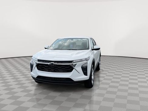 New 2026 Chevrolet Trax LS w/ LS Convenience Package FWD image 4