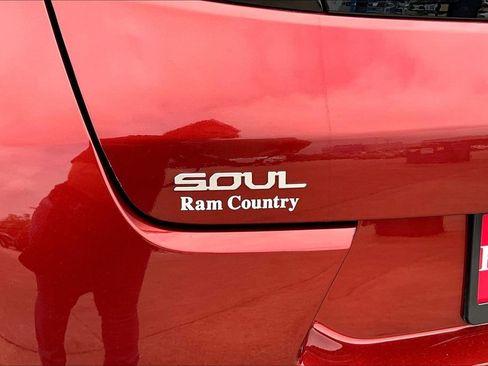 Used 2025 Kia Soul LX w/ LX Technology Package FWD image 24