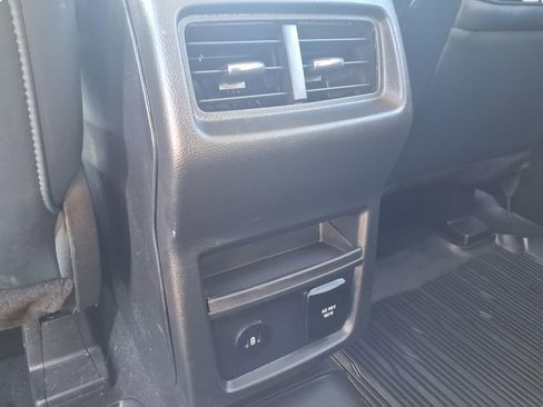 Used 2023 Ford Edge SEL w/ Sport Appearance Package image 31