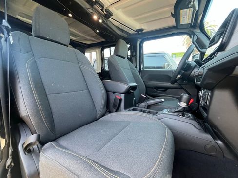 Used 2025 Jeep Wrangler Unlimited Sahara image 15