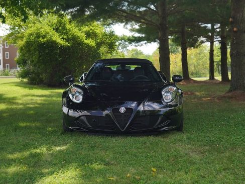 Used 2019 Alfa Romeo 4C Spider RWD image 2