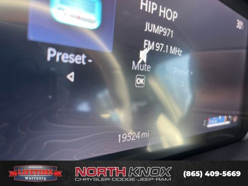 Used 2025 Jeep Grand Cherokee Limited image 31